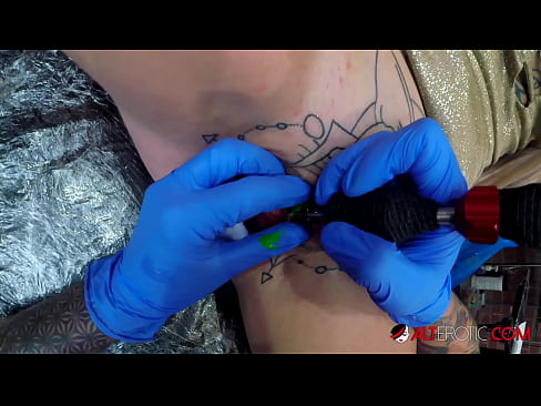 ❤️ E dashura jashtëzakonisht e bërë me tatuazhe, Sully Savage, bëri një tatuazh në klitorisin e saj Kurrëza në pornografi sq.rex-porn-com.ru ❌️❤
